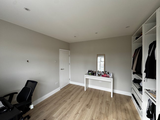 Quiet Professional Household | 1 Double Room Main Photo