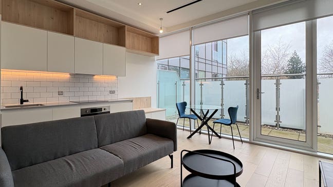 An Amazing Flat in Brentford-with Gym Main Photo