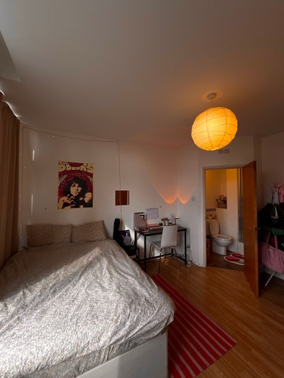 Subletting Double Ensuite Bedroom Main Photo