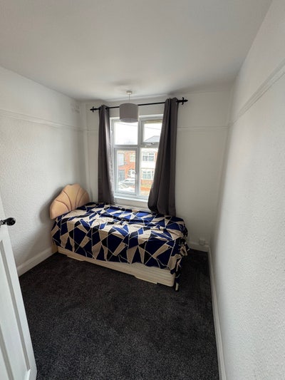 One single room available in decent quiet area Main Photo