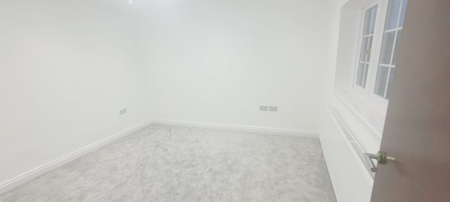 Spacious Double Room Available – Urgent Move-In! Main Photo