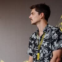 Professional creative looking for flat share Main Photo