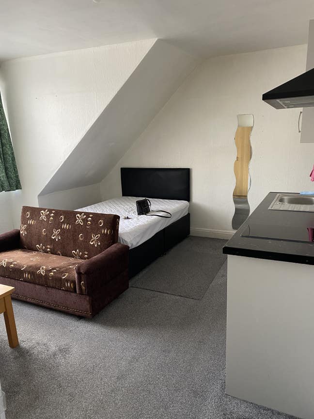 3 Rooms &pound;425 to 525 bills,WiFi Evington  Main Photo