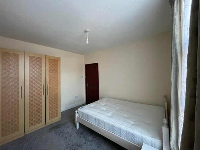 1 double bedroom in NW10 Main Photo