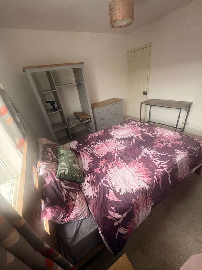 1 bedroom in a 2 bed house Main Photo