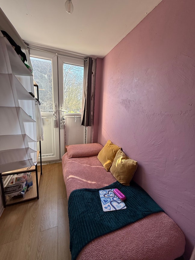 Single Room   Main Photo