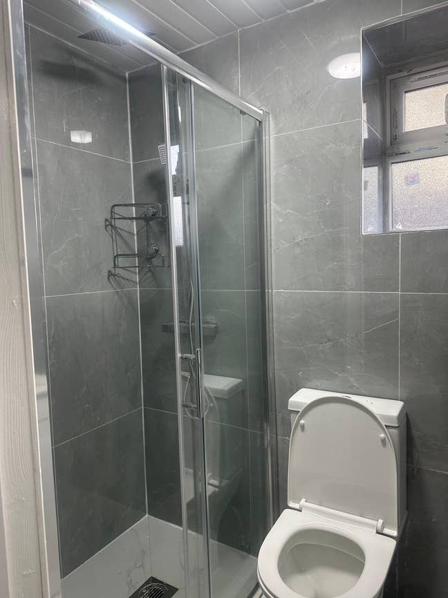 Brand new large ensuite studio  Main Photo