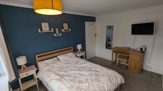 Spacious double room 10 mins from Coulsdon South Main Photo