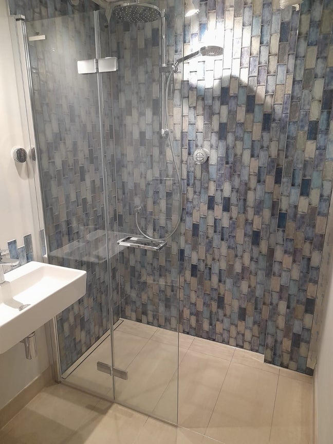 Lovely room in happy home Main Photo