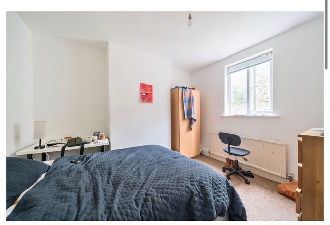 Double bedroom in friendly house Main Photo