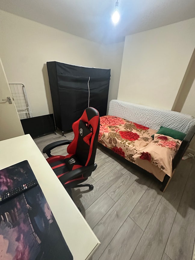 Room available Main Photo