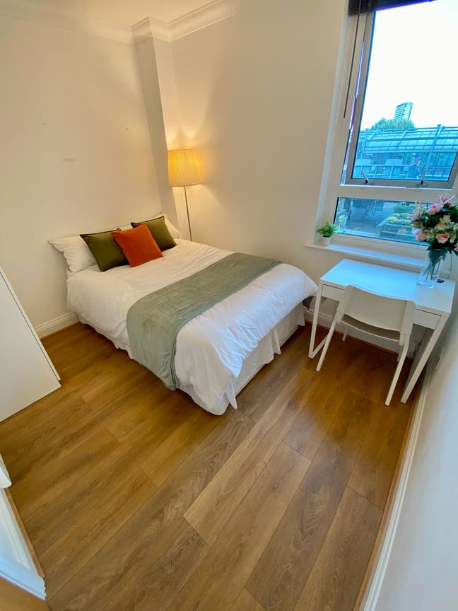 💥 Best Value Double Room – Crossharbour – &pound;845 PC Main Photo