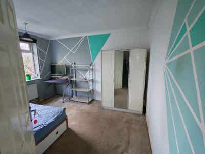 Room with great location. Main Photo