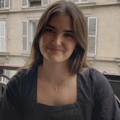 Parisian Interior Designer, 23yo Main Photo