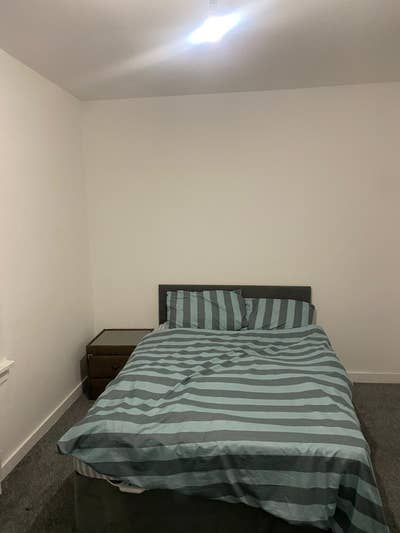 A double room available in a 2 bedroom terrace fla Main Photo