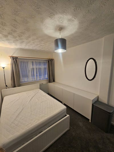 Rent a large room in harlow Main Photo