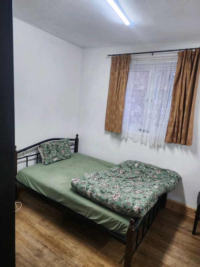 ✨ Beautiful Newly Refurbished Room – Ladies Only ✨ Main Photo