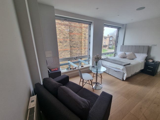 Modern 1-Bed Flat in Kingston (Tenancy Takeover) Main Photo