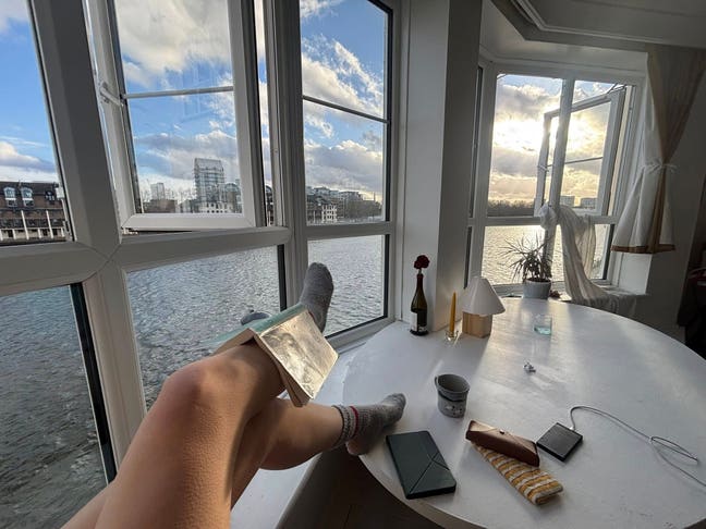 Surrey Quays 2 bed flat overlooking water Main Photo