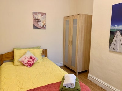 Super room 50m to an Aldi 8 Apr &pound;585/m SN1 Main Photo