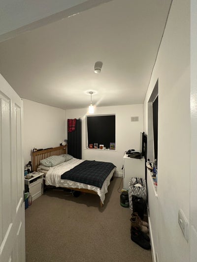Spacious Double Bedroom & ensuite Main Photo