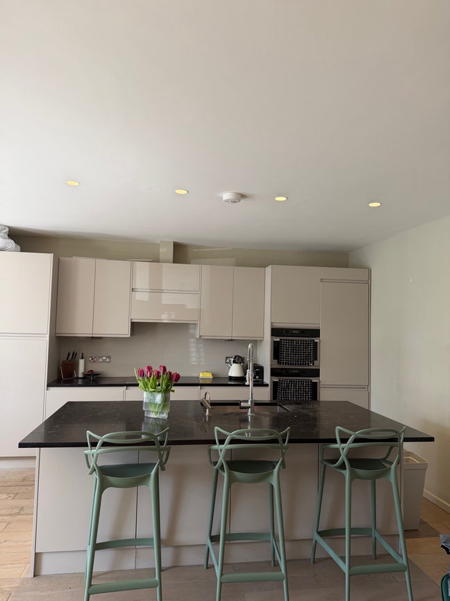 Bedroom/En Suite in Kentish Town in April 🏠 Main Photo