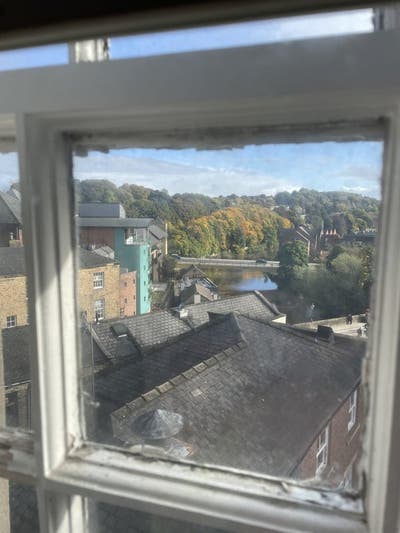 Beautiful large room in centre of Durham Main Photo