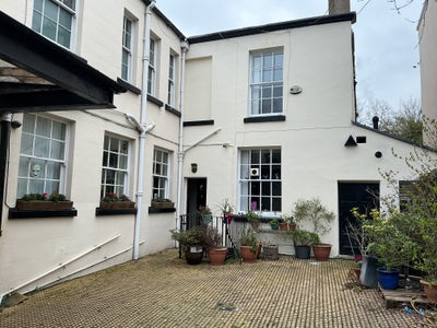 Large detached house  Main Photo