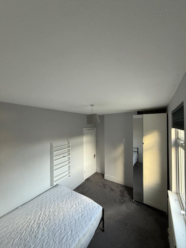 Room available in shared house  Main Photo