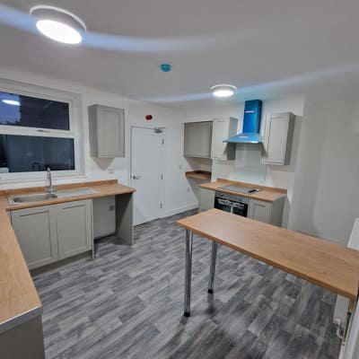 Large Double Room with Ensuite Main Photo