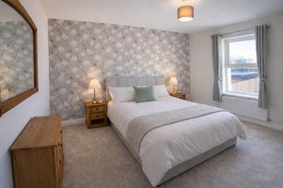 Large Double Room in Calm, Well Kept Home Main Photo