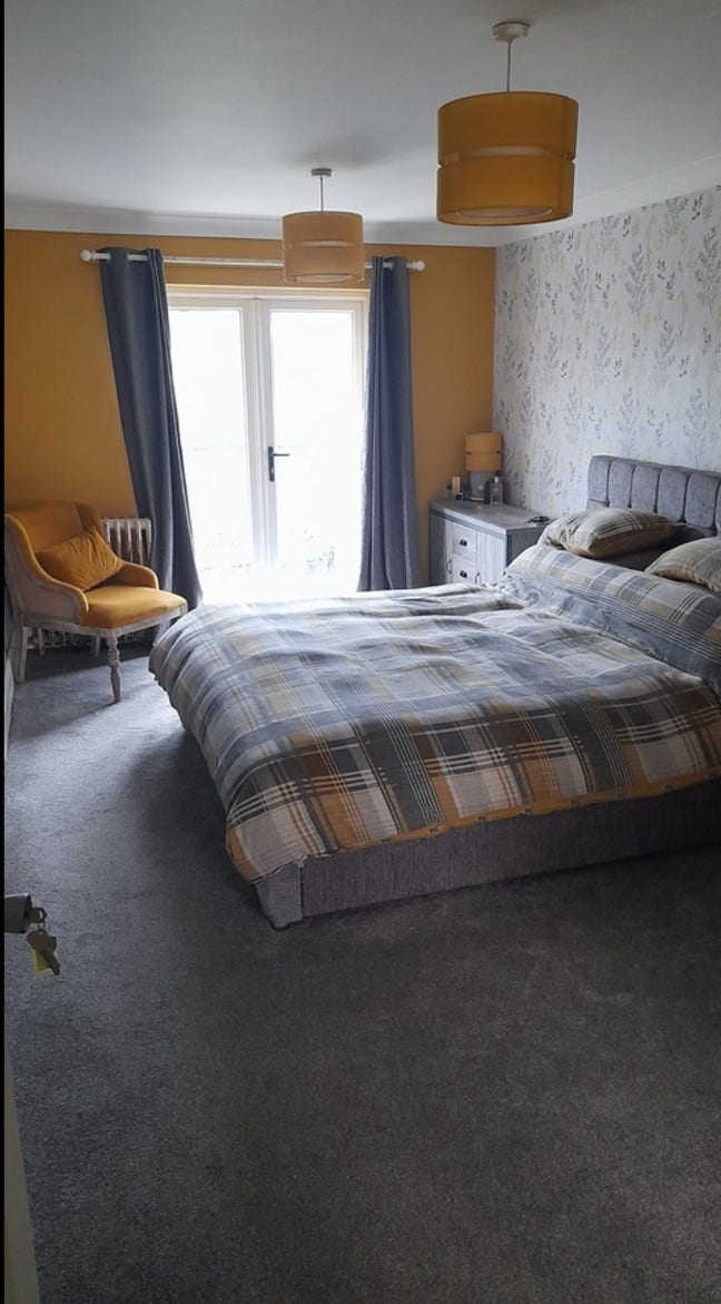 Large En-Suite Double Bedroom. Main Photo