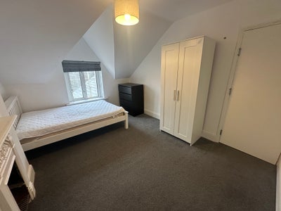 Superb bedroom in a friendly and convenient house Main Photo