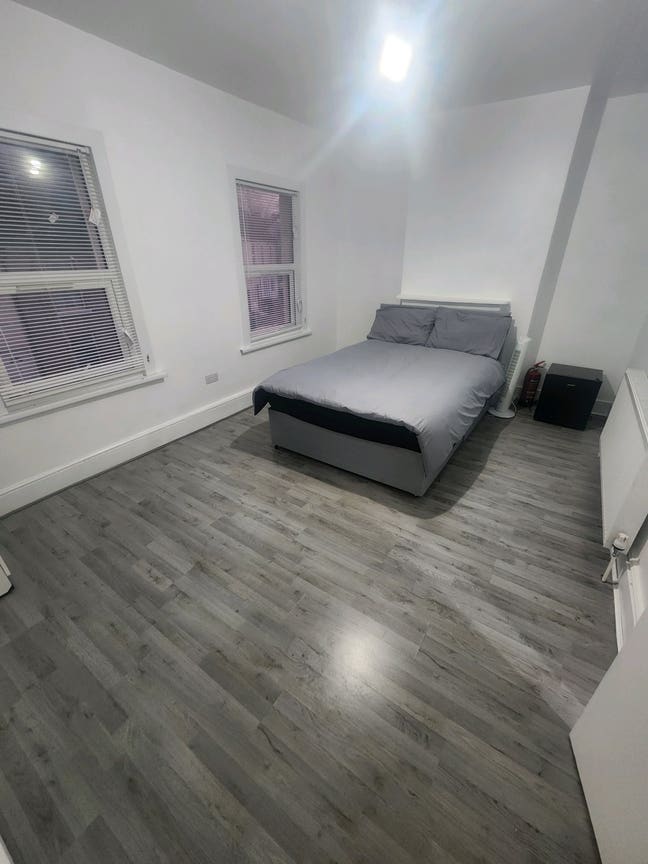 No deposit - Spacious Rooms Available in  DA12 2QL Main Photo