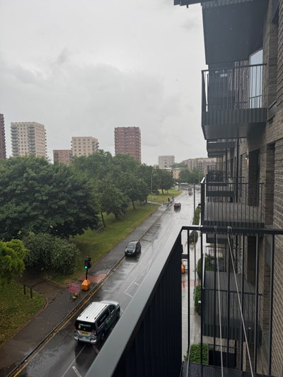 Modern Large En-suite Double-bed Room Main Photo
