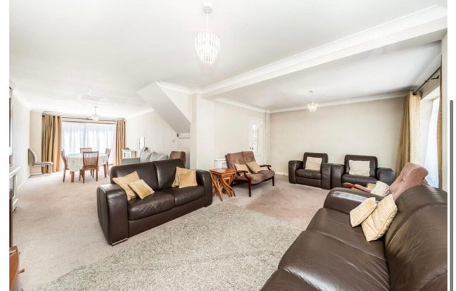 All Female House, Double Room Available  Main Photo