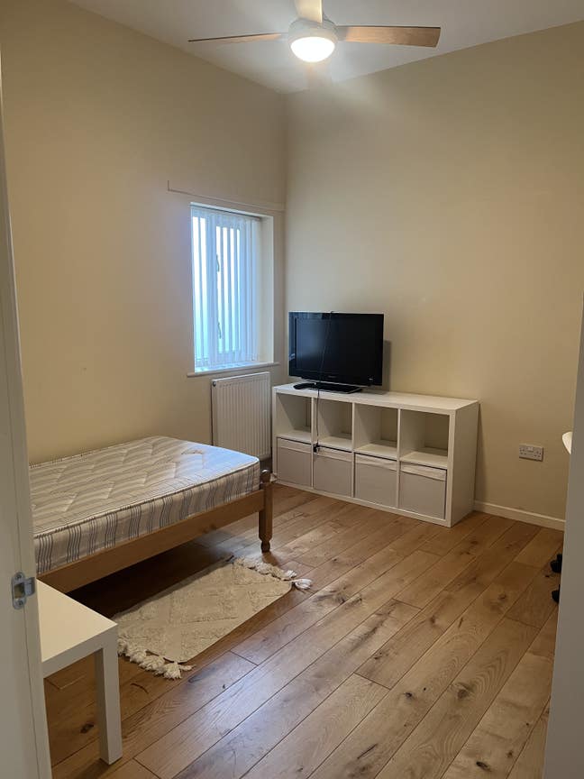 Single Room with Private Bathroom – Bills Included Main Photo