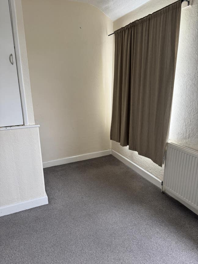 Unfurnished double room available now Main Photo