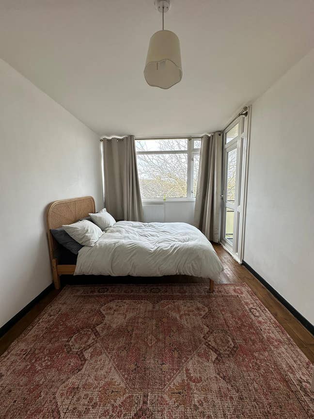 Spacious double room with private balcony Main Photo