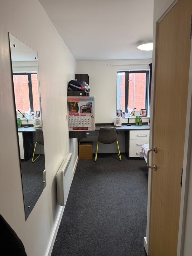 En-Suite room available  Main Photo