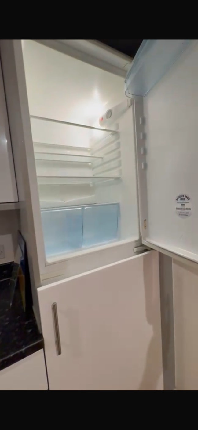 Studio Apartment Available Near Gants Hill Station Main Photo