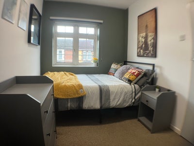 Double room in friendly professional house share. Main Photo