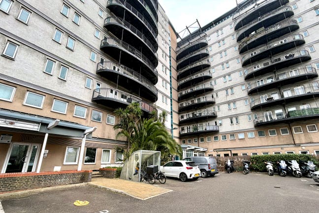 Stratford Modern Double Bedroom available! Main Photo