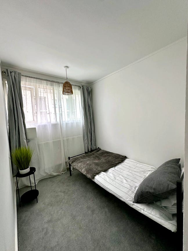 Canary Wharf Single room available! Main Photo