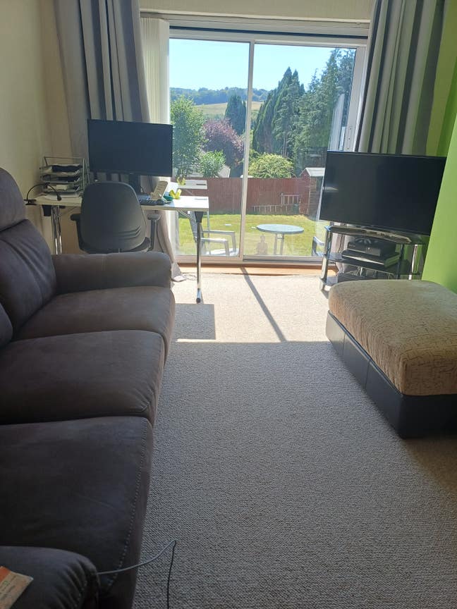 Quiet house  Main Photo