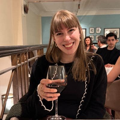 30 year old female looking for a room/flatmate Main Photo