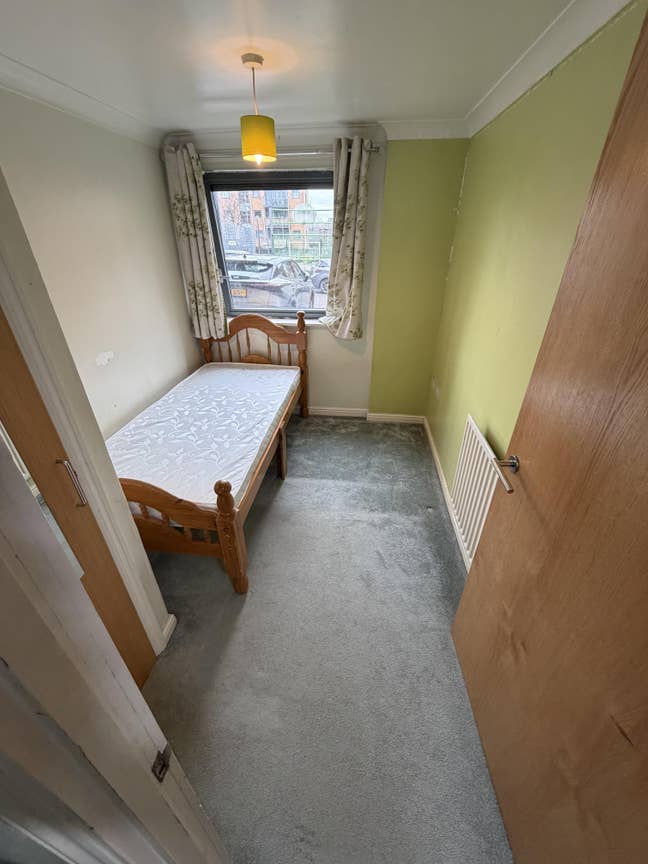 No Deposit!! &pound;800/mo All Bills Inc Furnished Room Main Photo