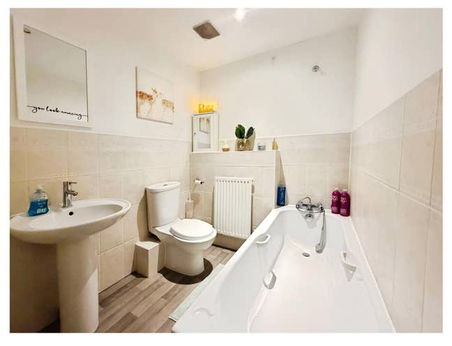 Double room in family home Main Photo