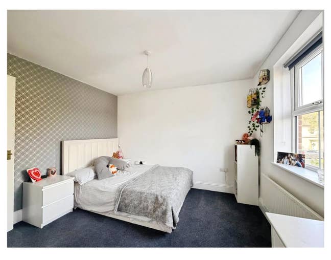 Double room in family home Main Photo