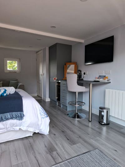 Self contained annex Main Photo